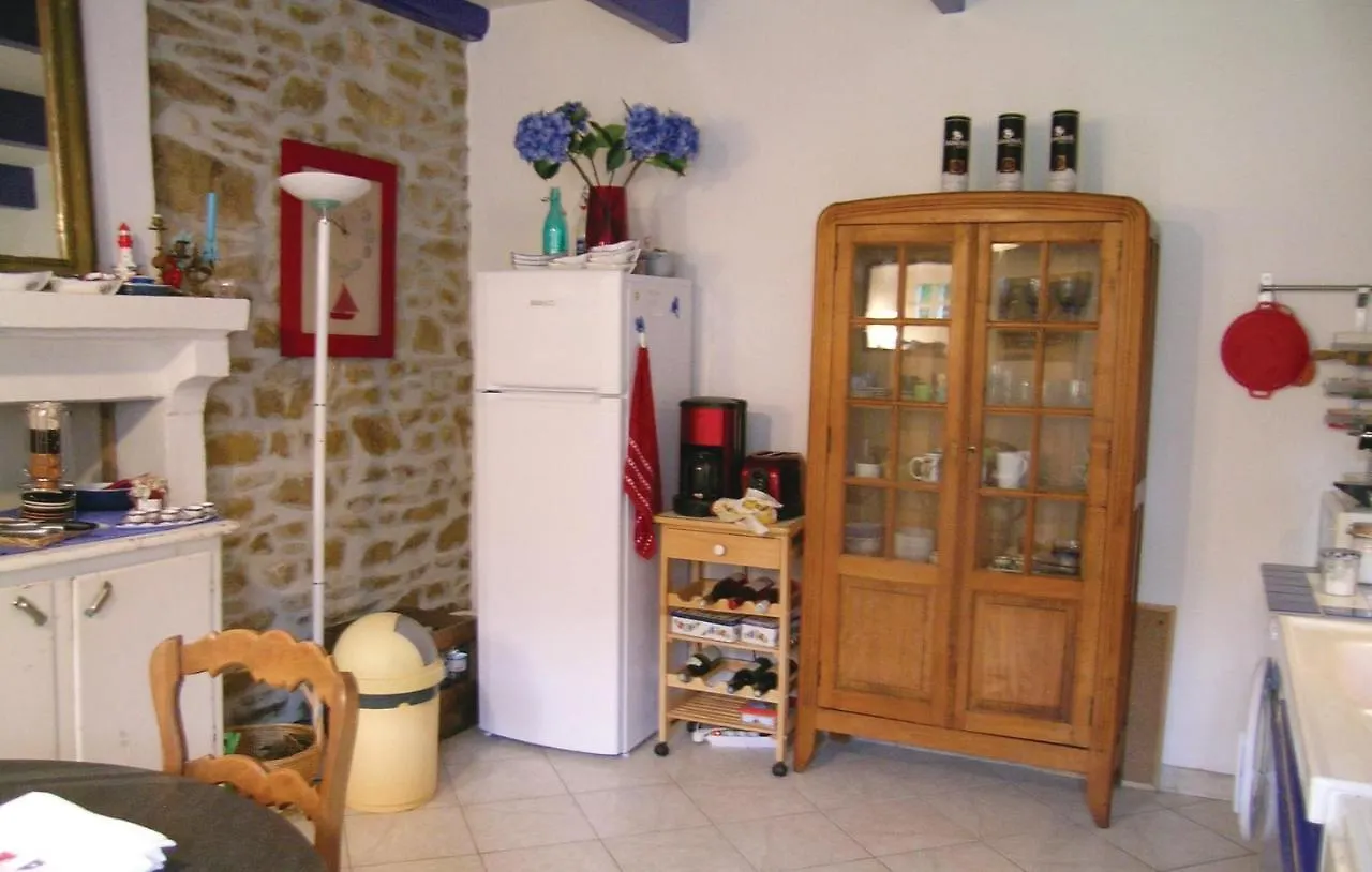 Beautiful Home In Pleumeur Gautier With Kitchen Pleumeur-Gautier